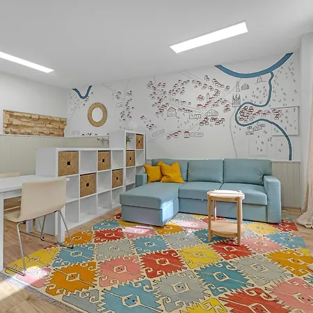 Old Town Apartment *